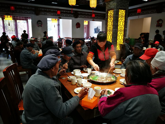 公司開展“百善孝為先，公益火鍋宴”慶祝重陽佳節(jié)