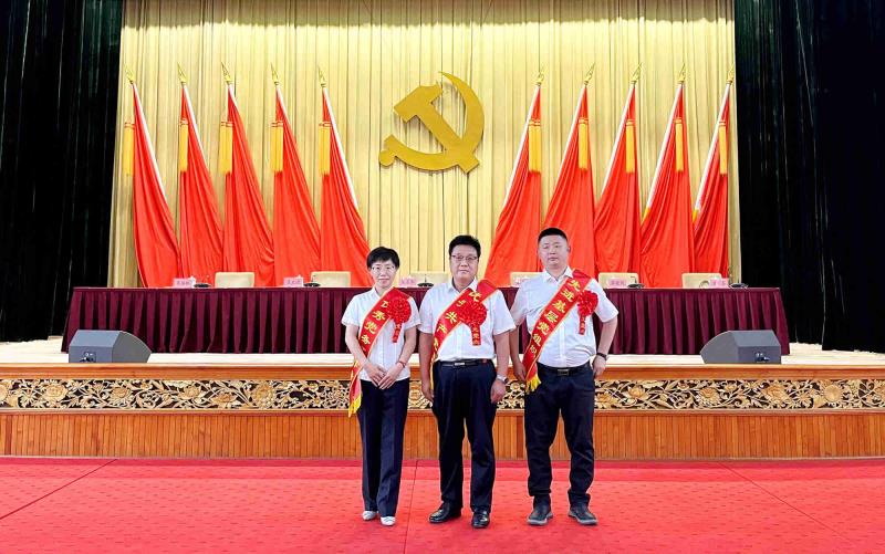 省政府國資委召開慶祝中國共產(chǎn)黨成立100周年暨“兩優(yōu)一先”表彰大會(huì)2_1.jpg 省政府國資委召開慶祝中國共產(chǎn)黨成立100周年暨“兩優(yōu)一先”表彰大會(huì)2_1.jpg