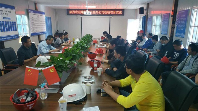 “觀摩學(xué)習(xí)找差距，交流經(jīng)驗(yàn)促提高”