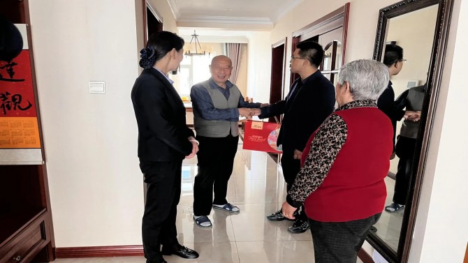 紅色物業(yè)，情暖中秋 ——上尚宅物業(yè)中心慰問孤寡老人